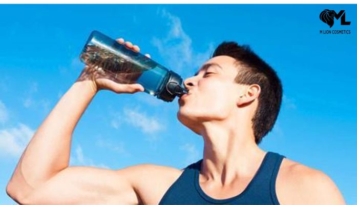 nang nong uong 10 chai nuoc moi ngay nguoi dan ong bi ngo doc nghiem trong 1